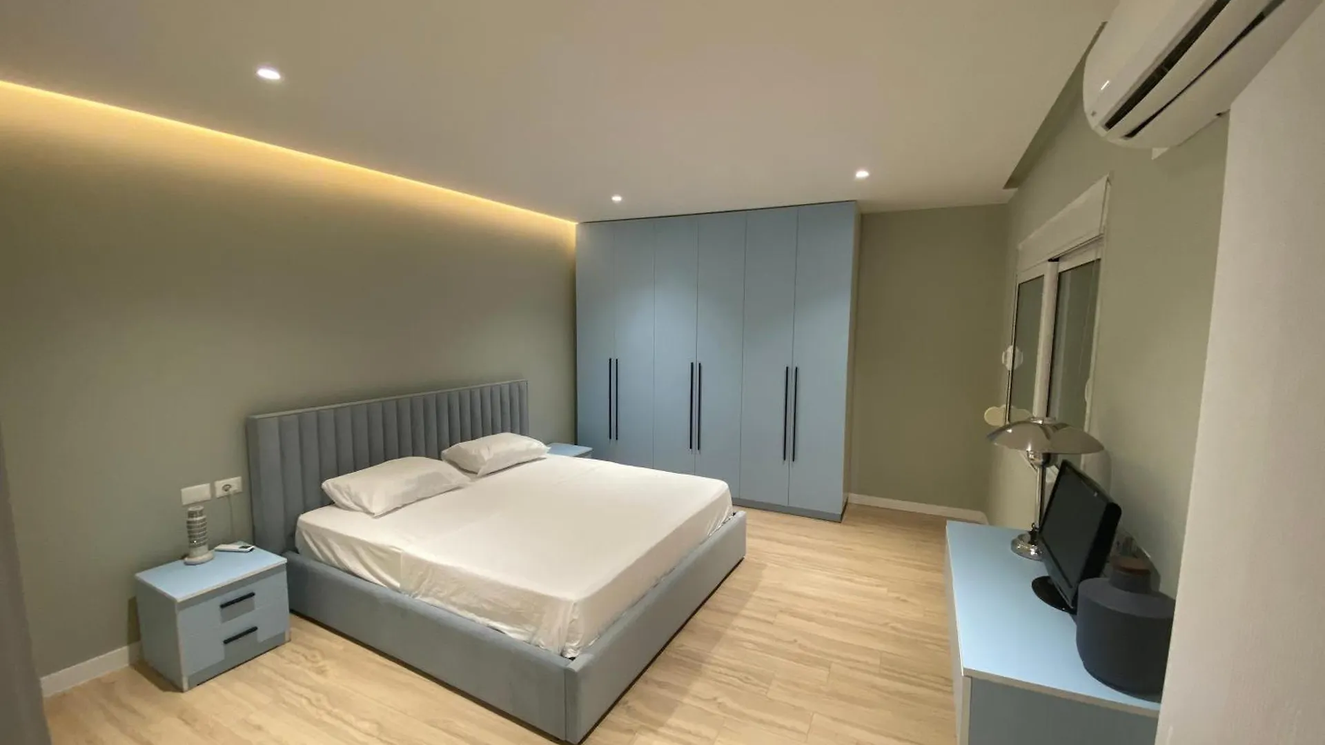 Erblin Apartment Sarande 0*,